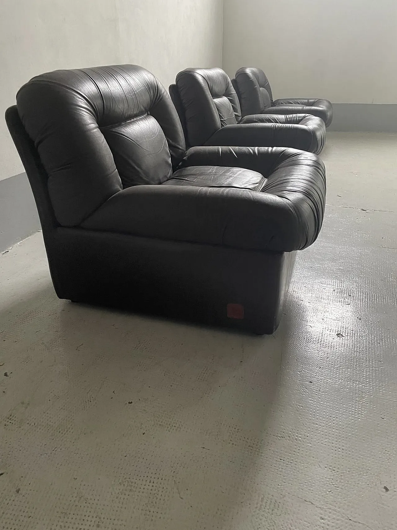 5 leather armchairs, Panarea F. Nale model for Lev & Lev, 1970s 3
