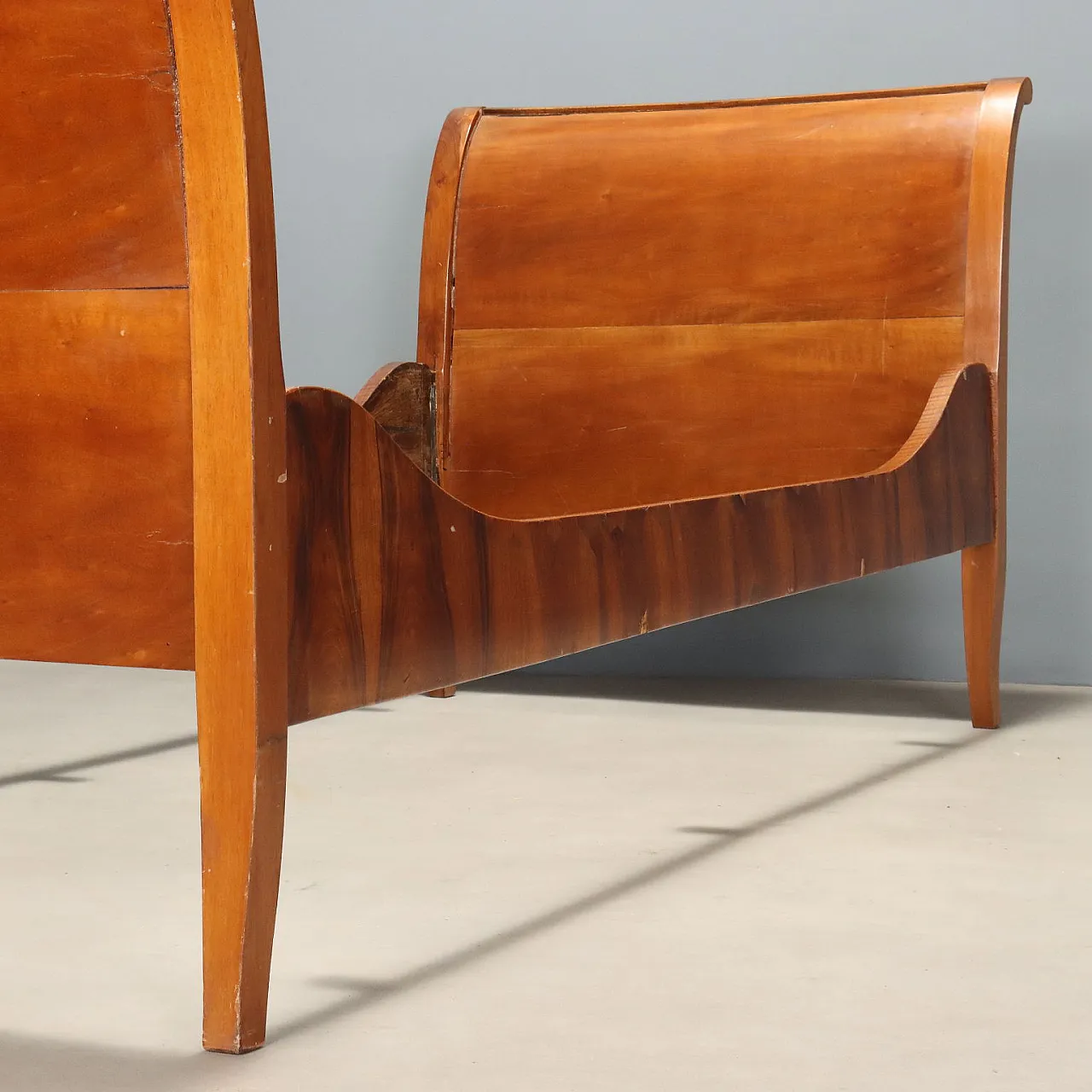 Single sleigh bed in walnut, late 19th century 9