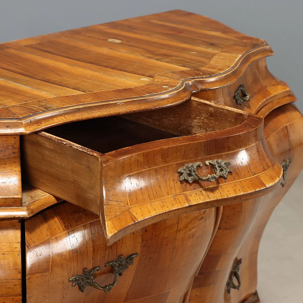 Chippendale style chest of drawers, 20th century 4