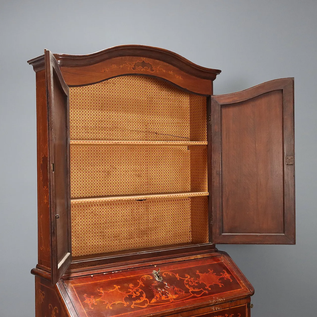 Walnut trumeau with maple inlays, 20th century 3