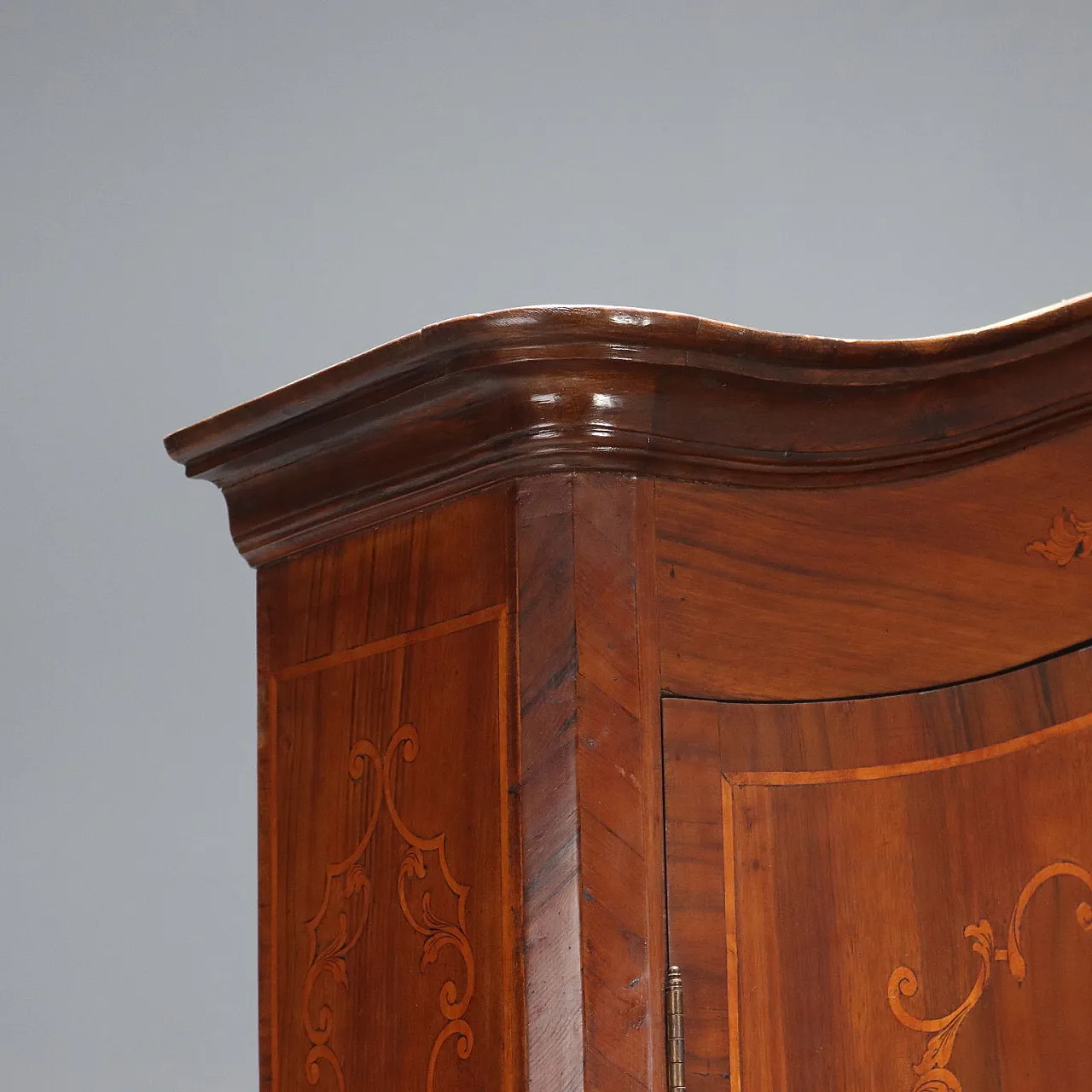 Walnut trumeau with maple inlays, 20th century 4
