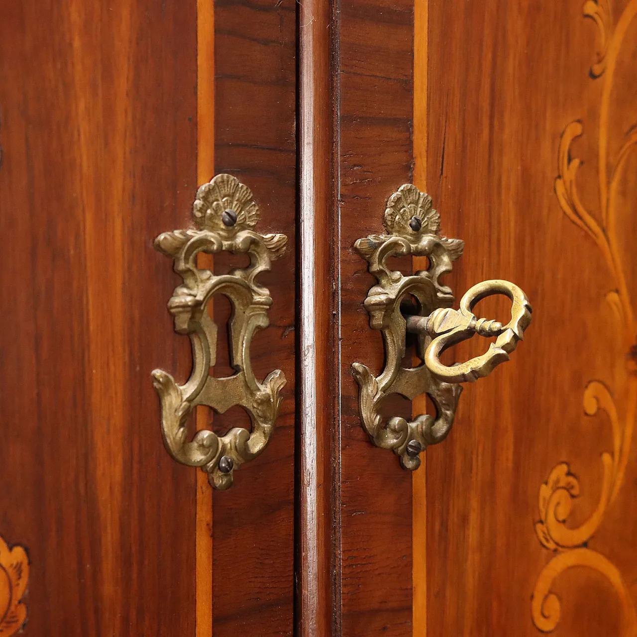 Walnut trumeau with maple inlays, 20th century 5