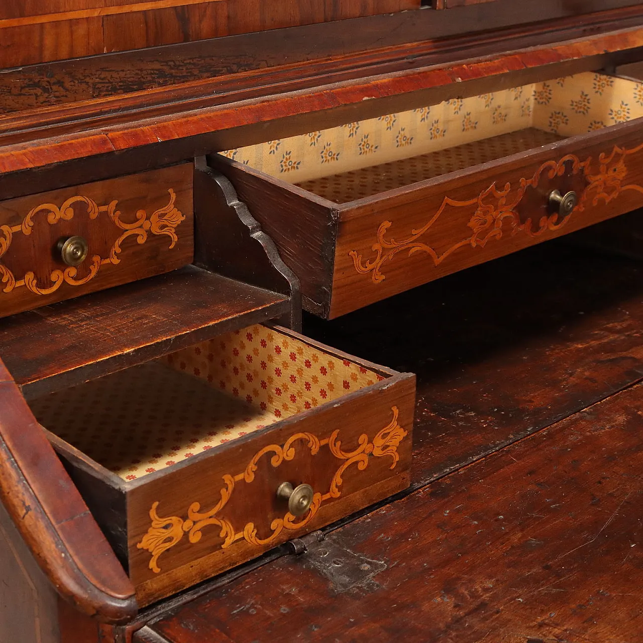 Walnut trumeau with maple inlays, 20th century 9