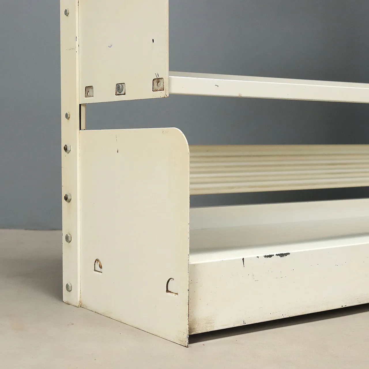 Metal shelf bookcase, 1970s 8