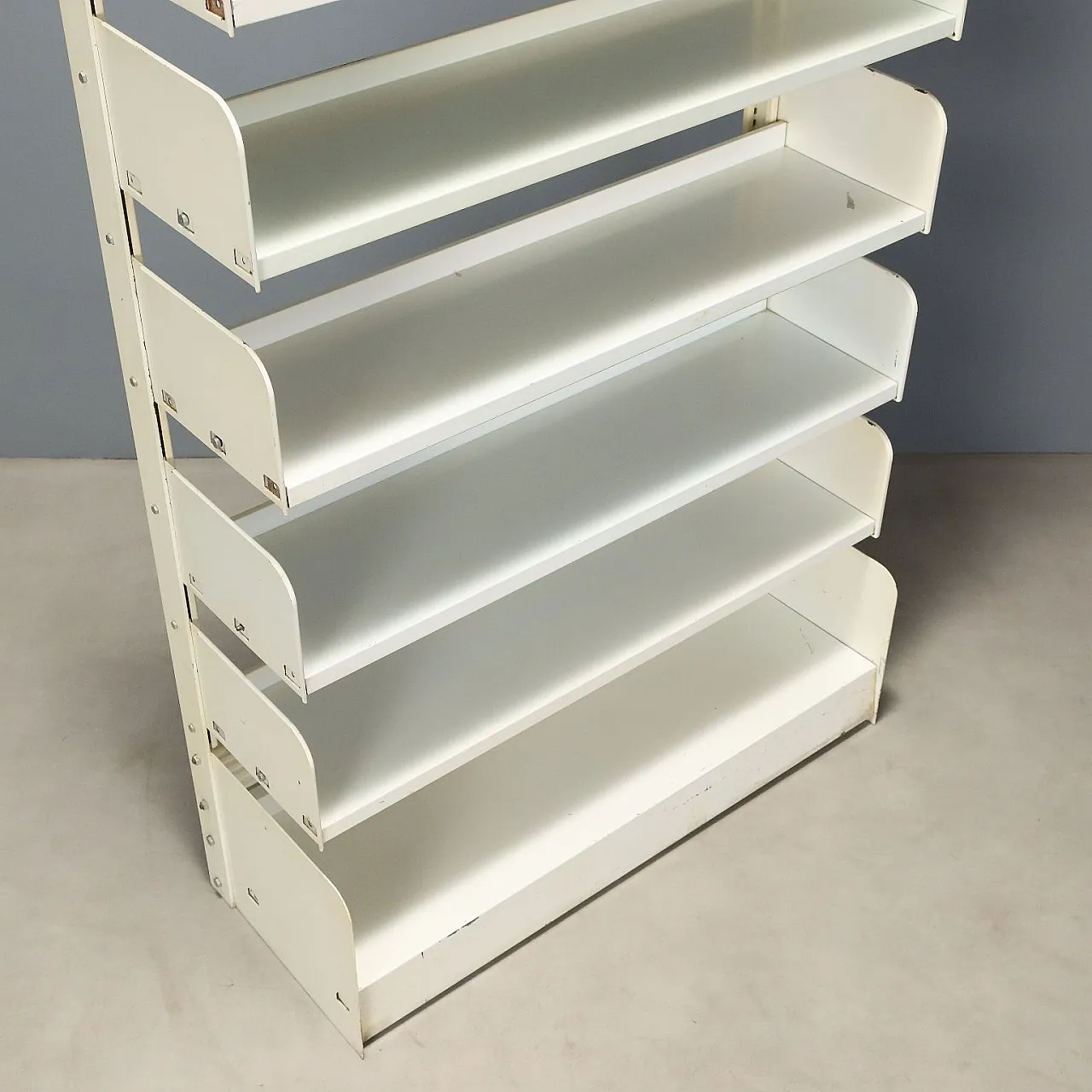Metal shelf bookcase, 1970s 10