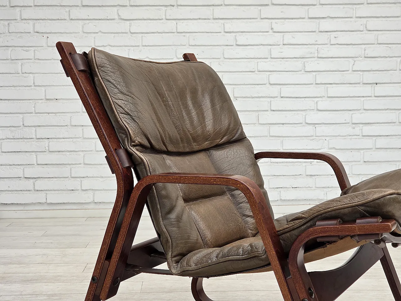 Anni '70, poltrona lounge norvegese, mobili in pelle marrone. 4
