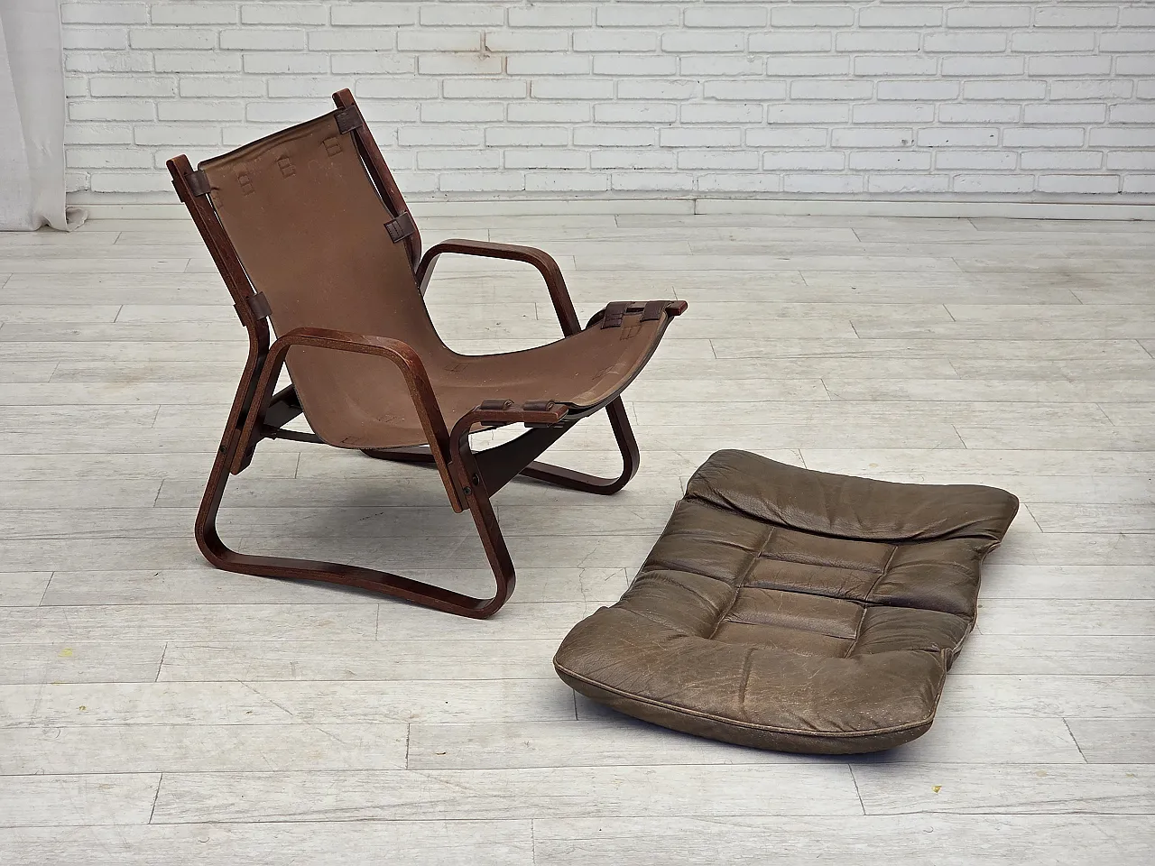 Anni '70, poltrona lounge norvegese, mobili in pelle marrone. 5