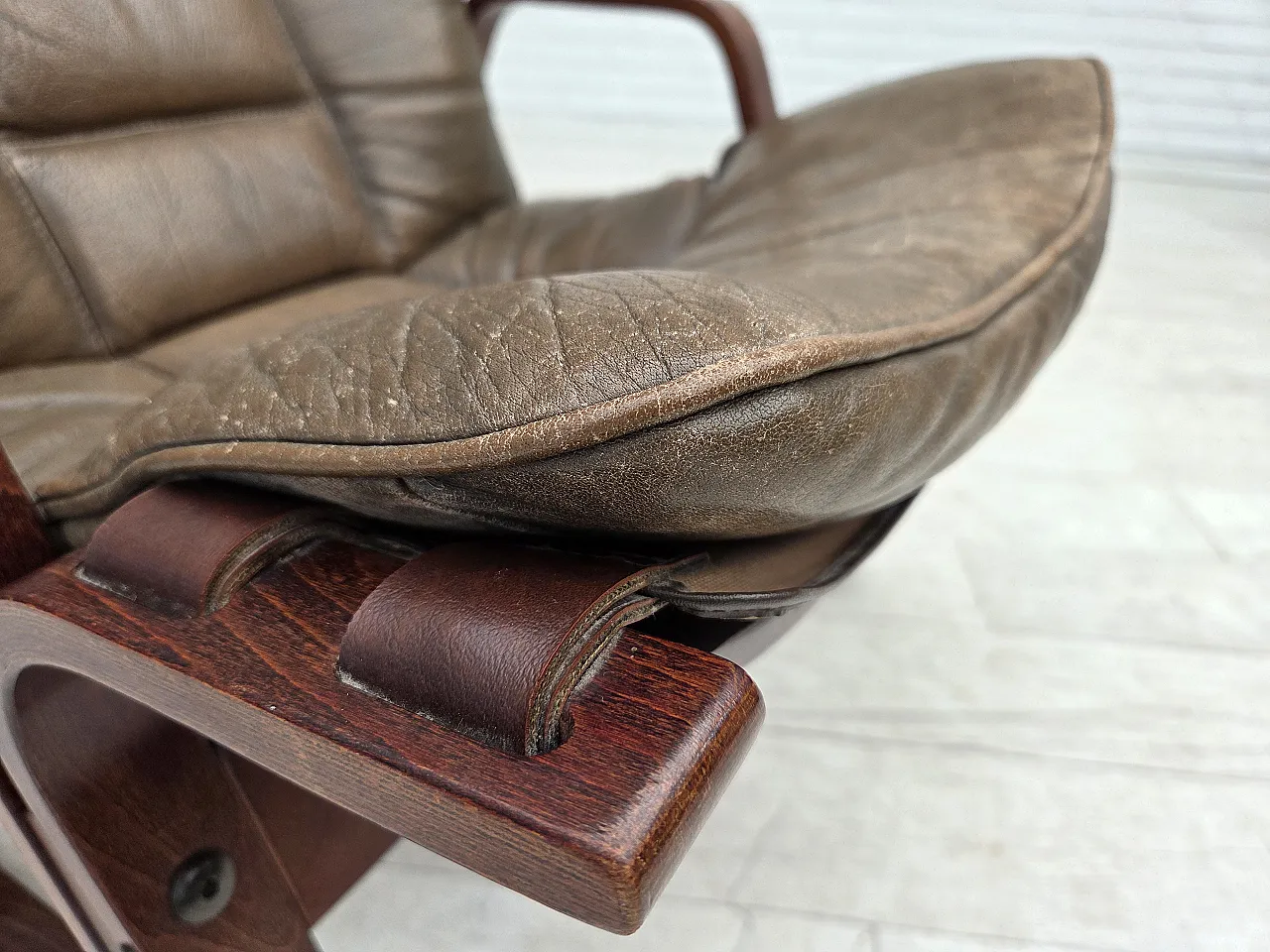 Anni '70, poltrona lounge norvegese, mobili in pelle marrone. 9