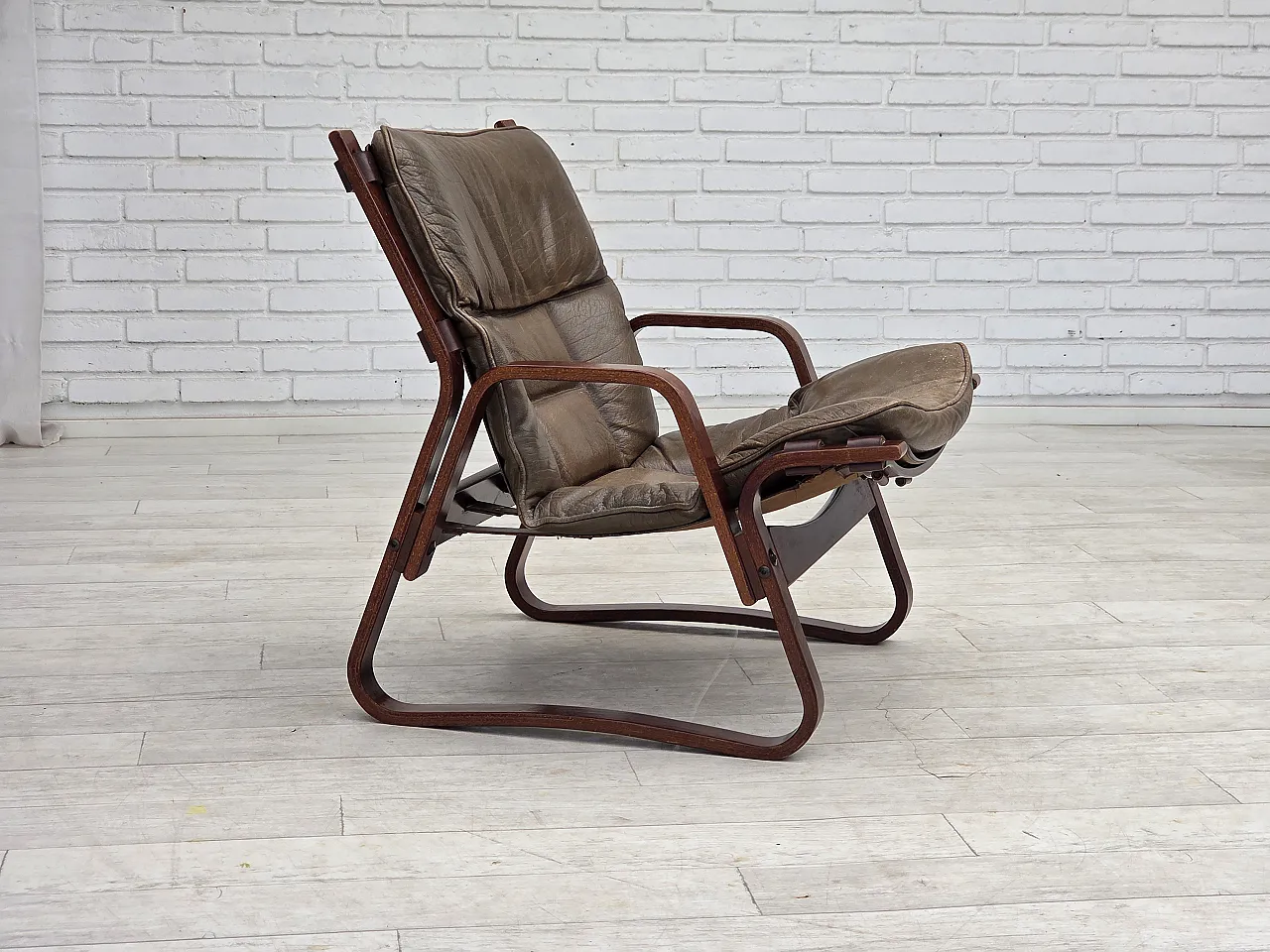Anni '70, poltrona lounge norvegese, mobili in pelle marrone. 11