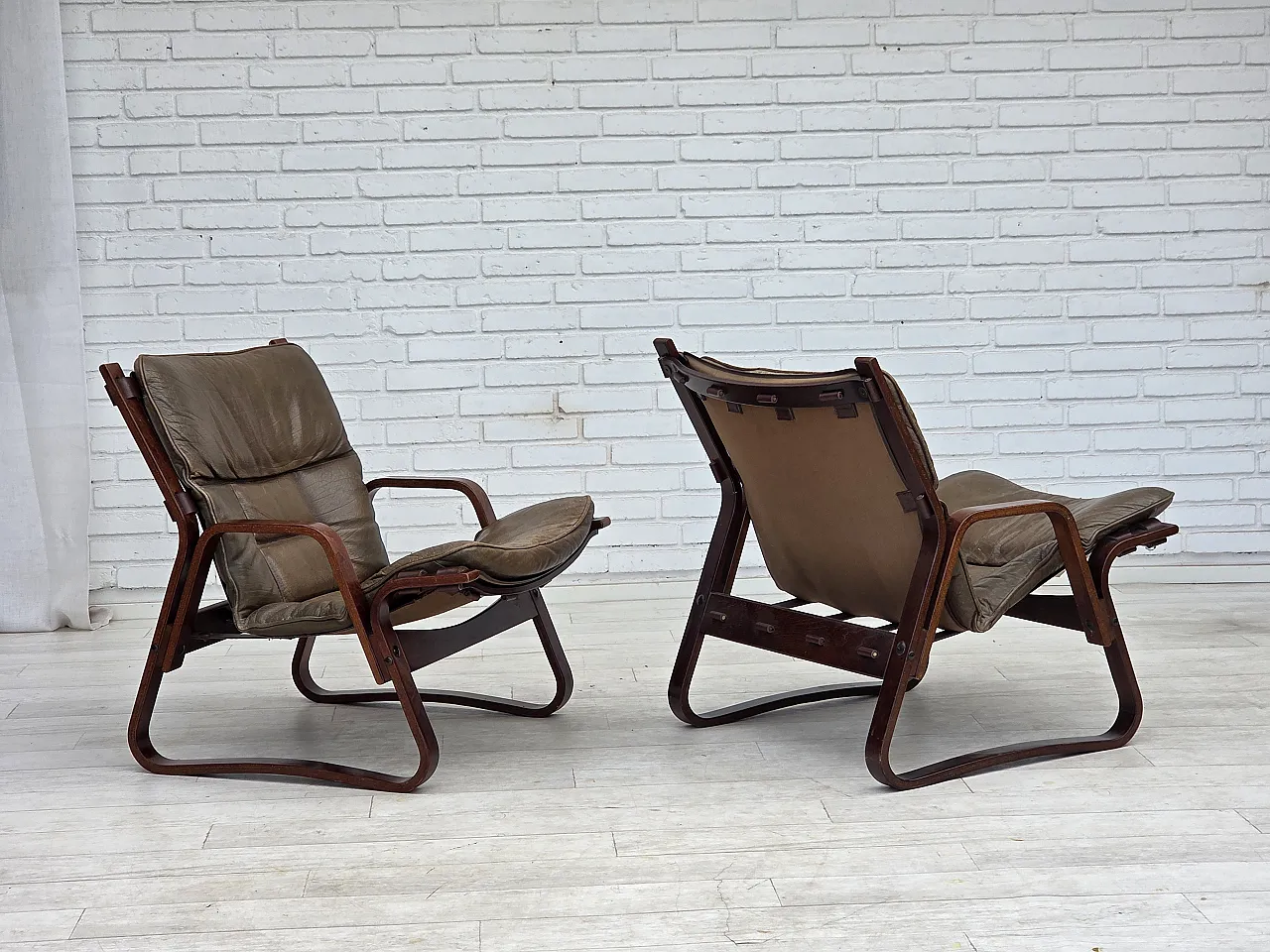 Anni '70, poltrona lounge norvegese, mobili in pelle marrone. 24