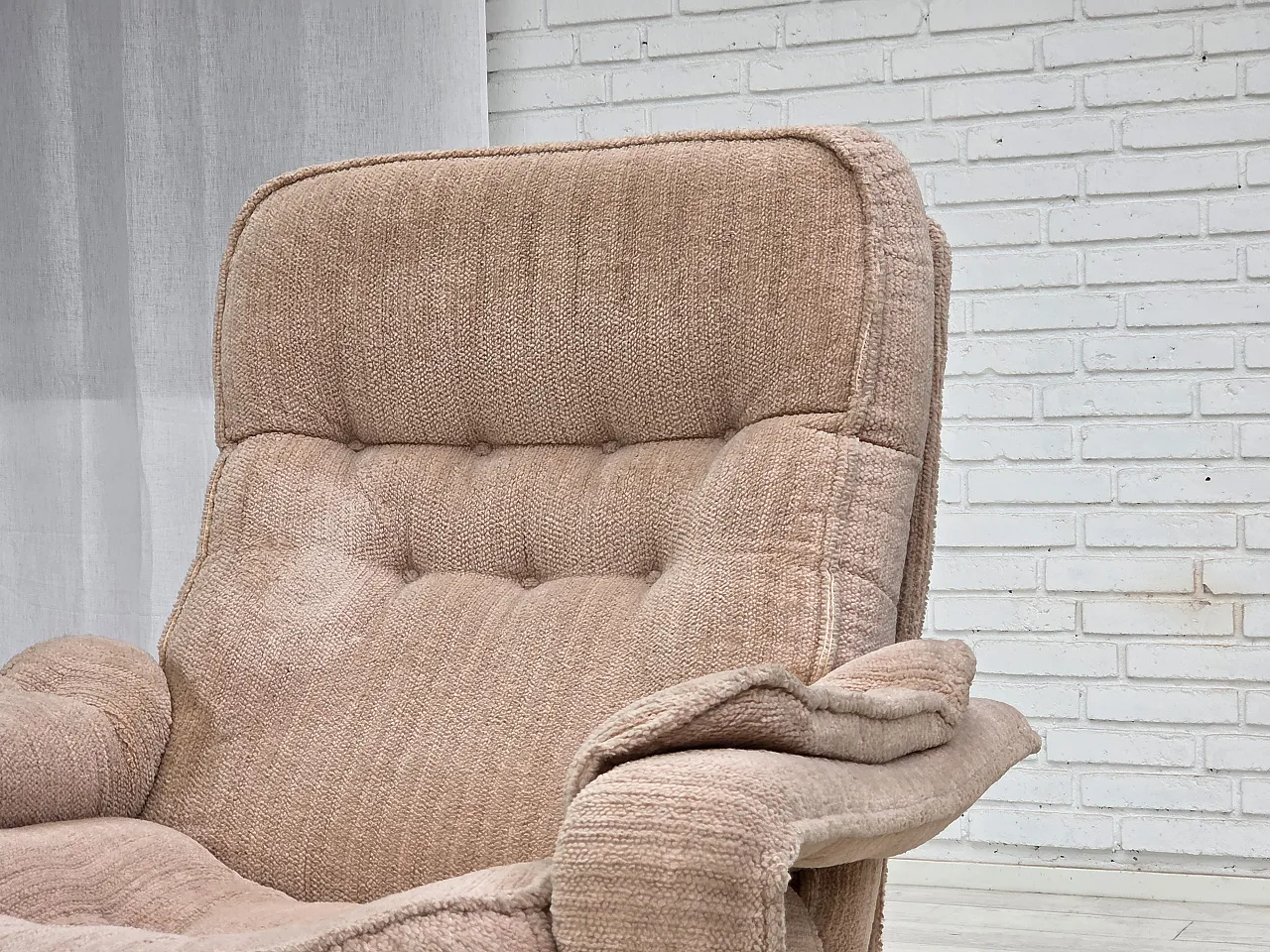 Anni '70, poltrona girevole danese, tessuto d'arredo beige. 4