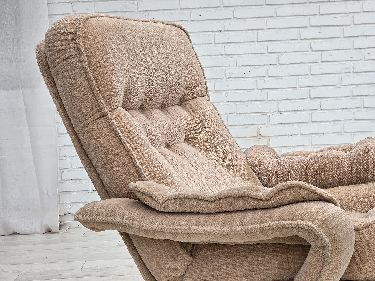 Anni '70, poltrona girevole danese, tessuto d'arredo beige. 6