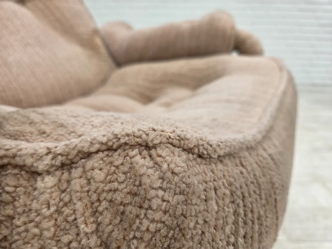 Anni '70, poltrona girevole danese, tessuto d'arredo beige. 8