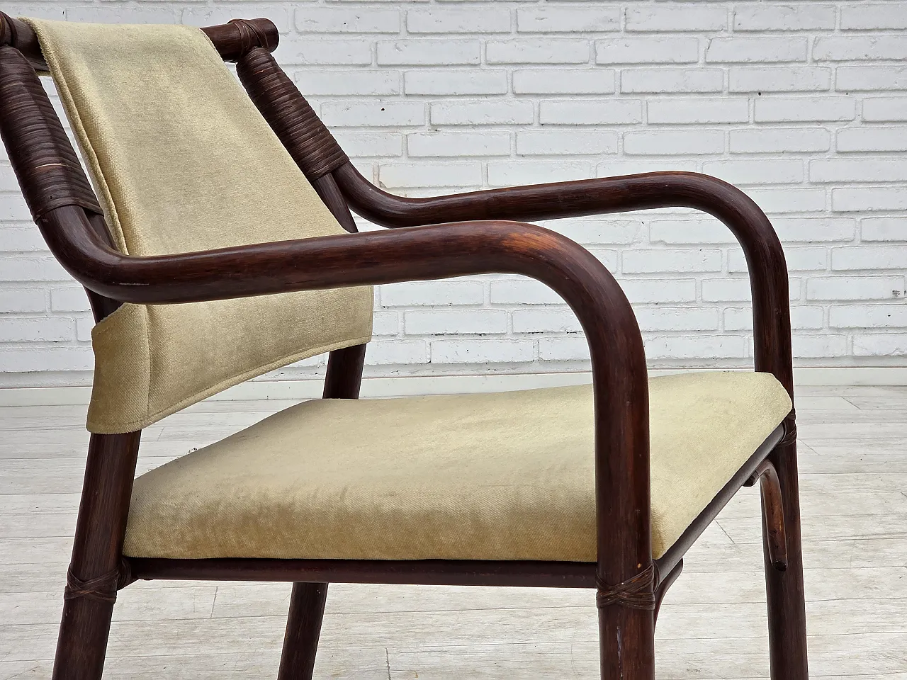 Anni '80, coppia di poltrone scandinave, mobili in velluto, bambù. 5
