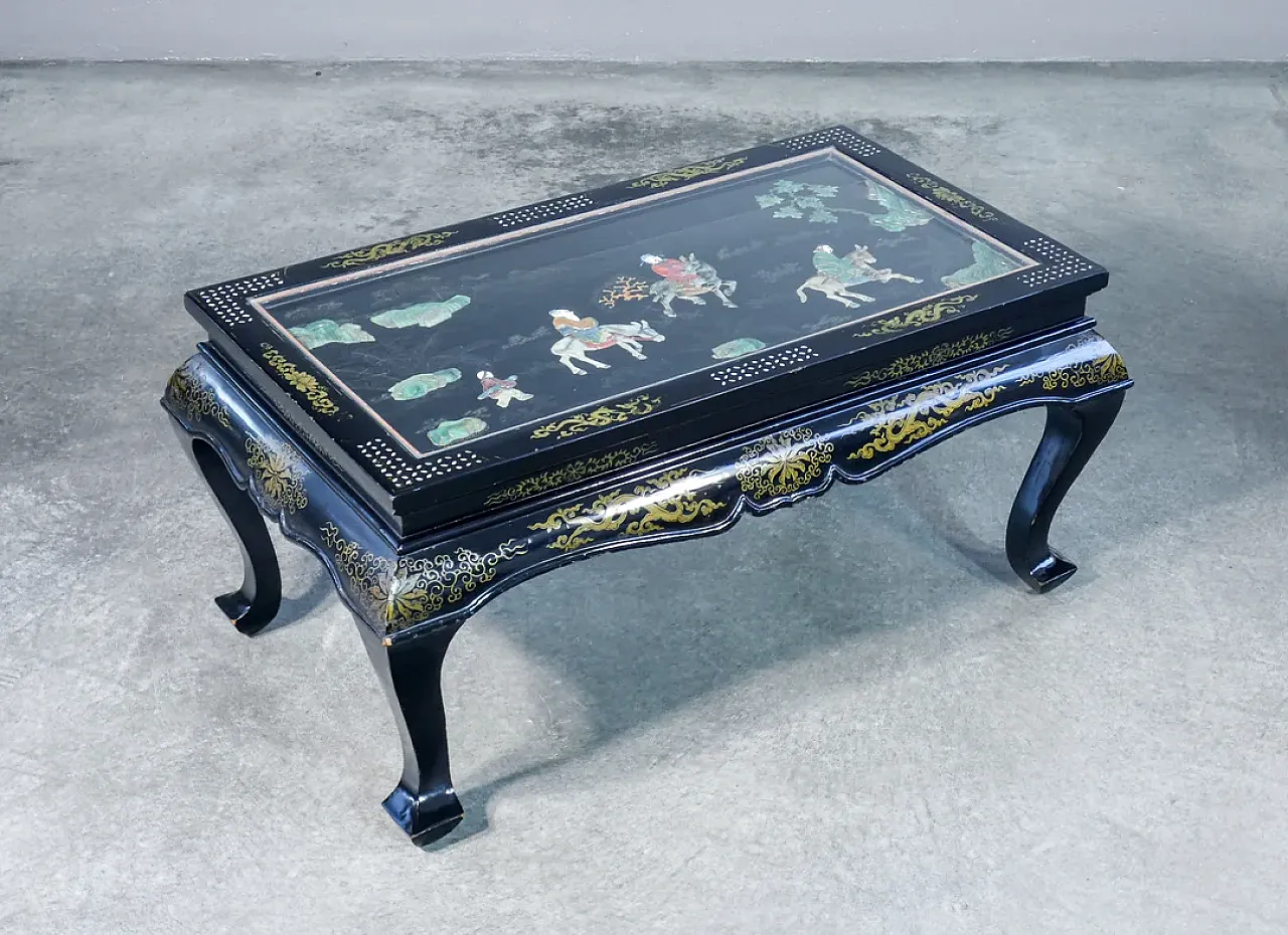 Tavolino basso cinese con intarsi in pietre dure, '900 1