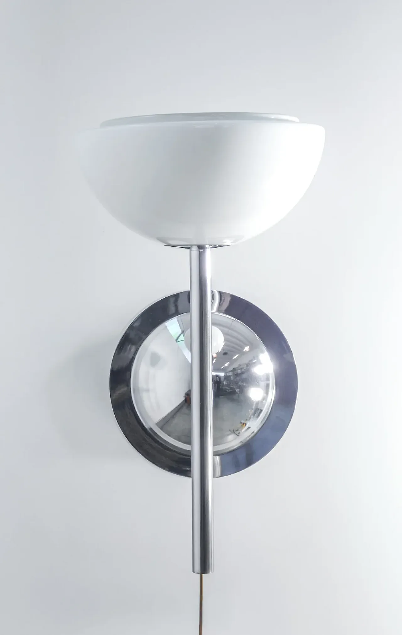 Lampada da muro in metallo cromato e vetro opalino, anni '70 5