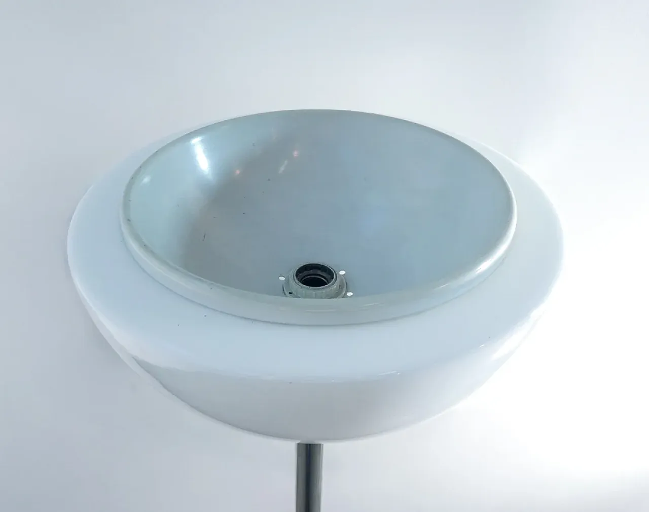 Lampada da muro in metallo cromato e vetro opalino, anni '70 7