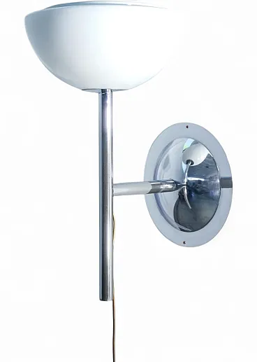 Lampada da muro in metallo cromato e vetro opalino, anni '70