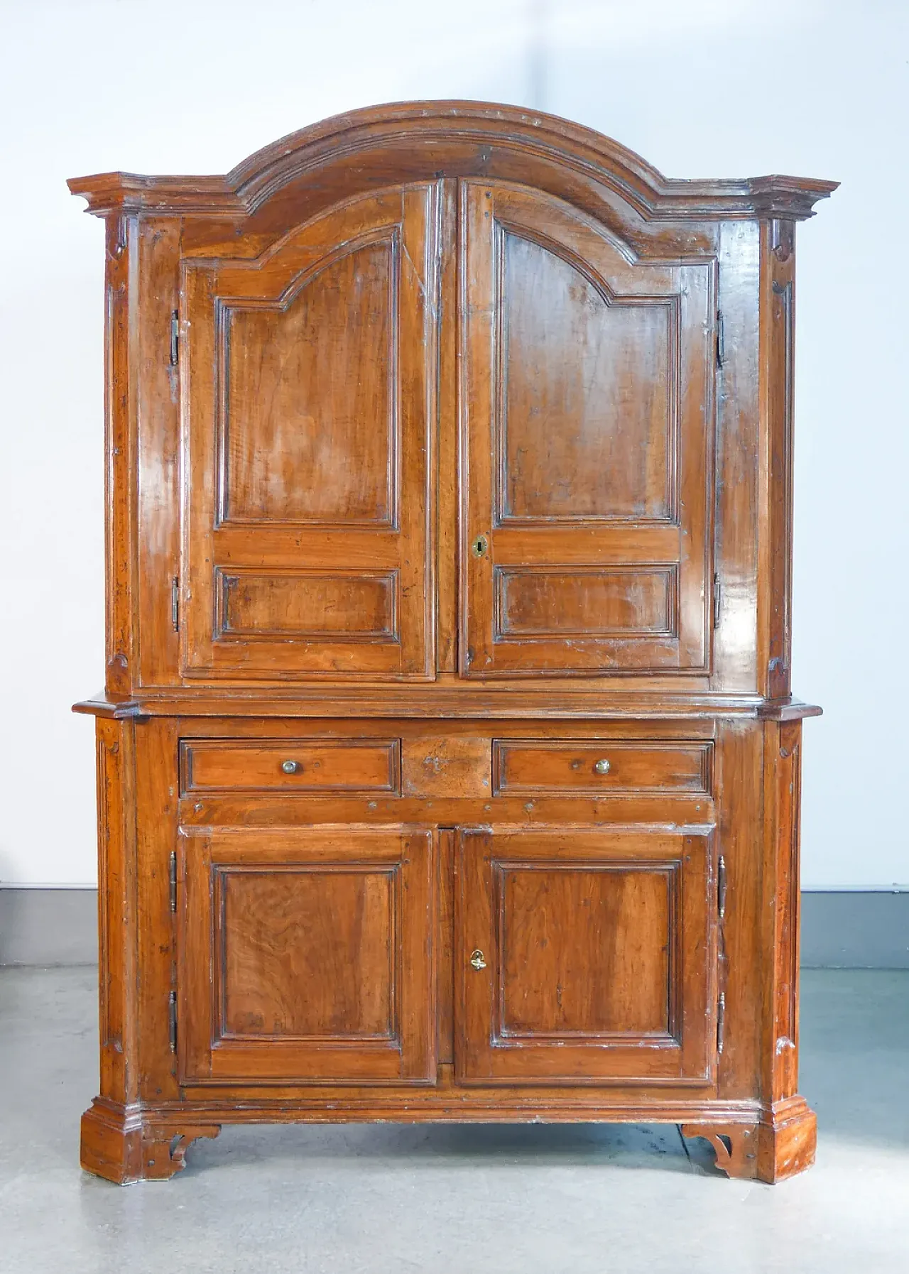 Credenza a doppio corpo in legno massello di noce, '700 3