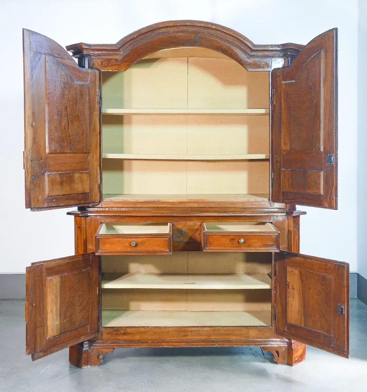 Credenza a doppio corpo in legno massello di noce, '700 5