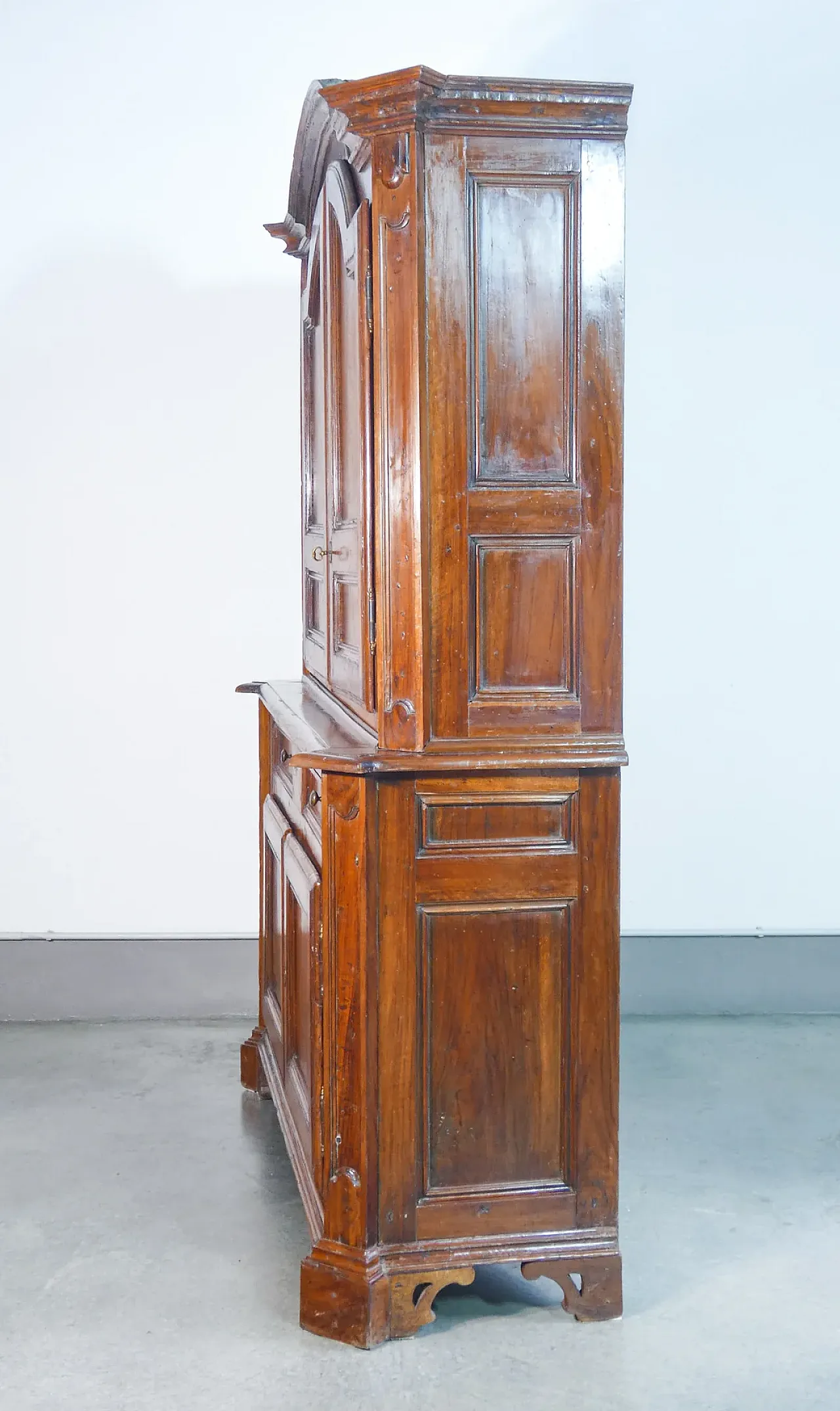 Credenza a doppio corpo in legno massello di noce, '700 9