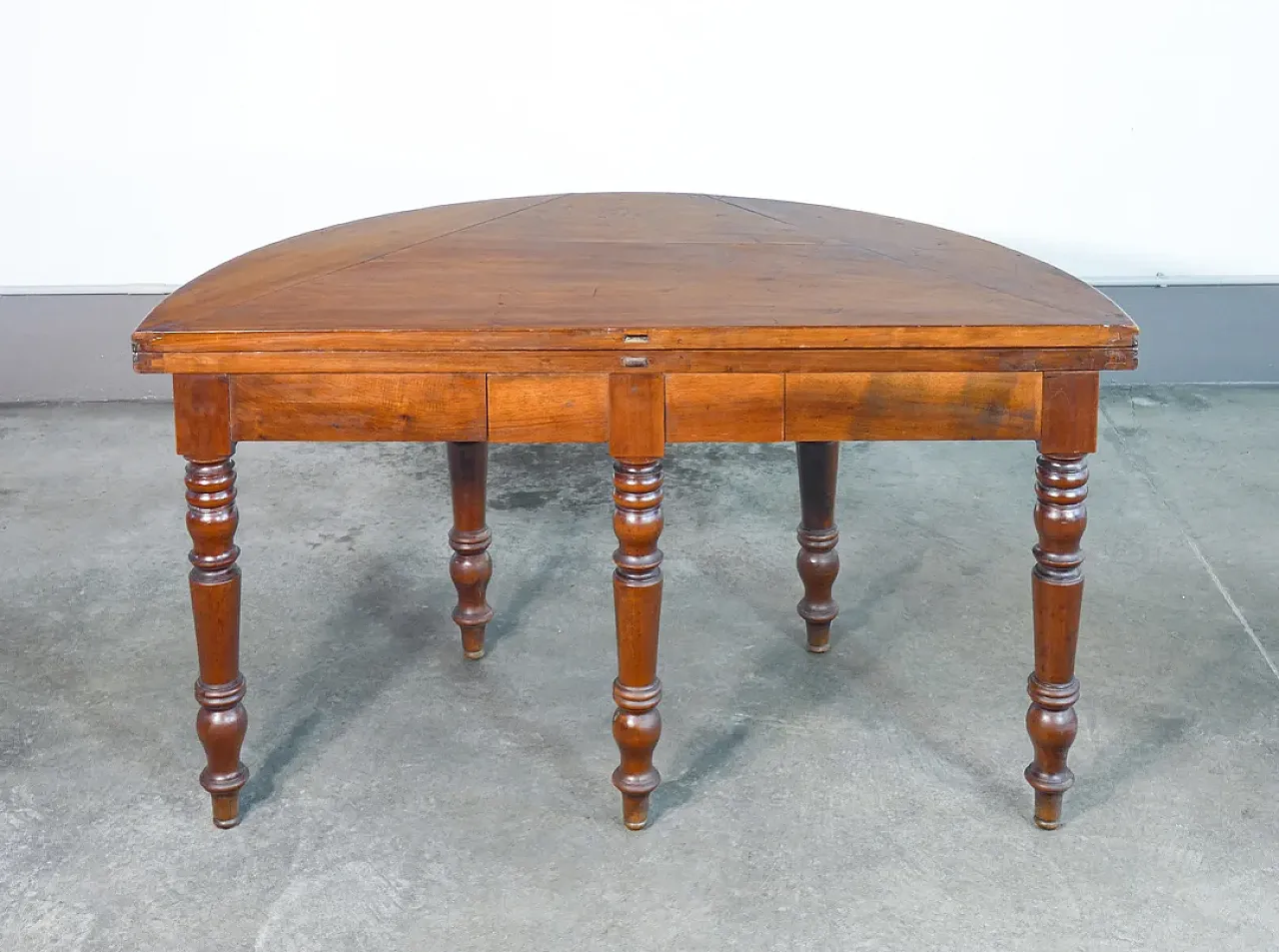 Tavolo consolle a mezzaluna apribile in legno di noce, '800 5