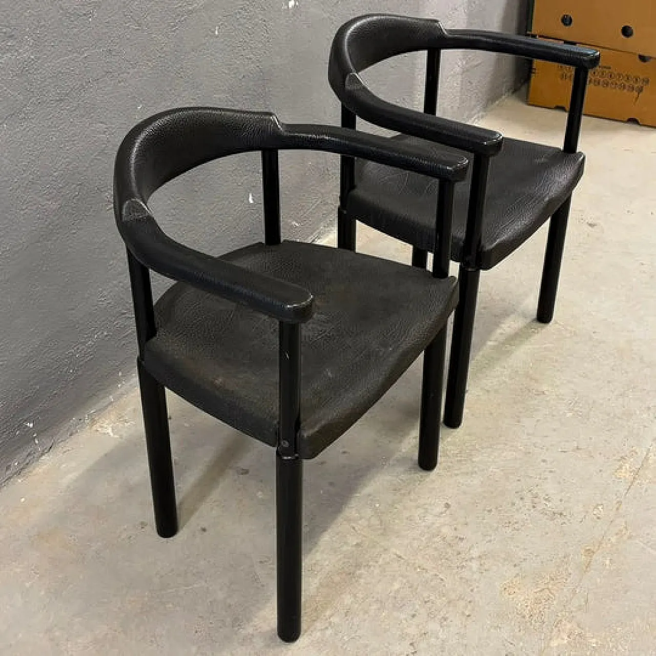 Coppia di poltrone postmoderne nere, plastica stampata, anni '80 6