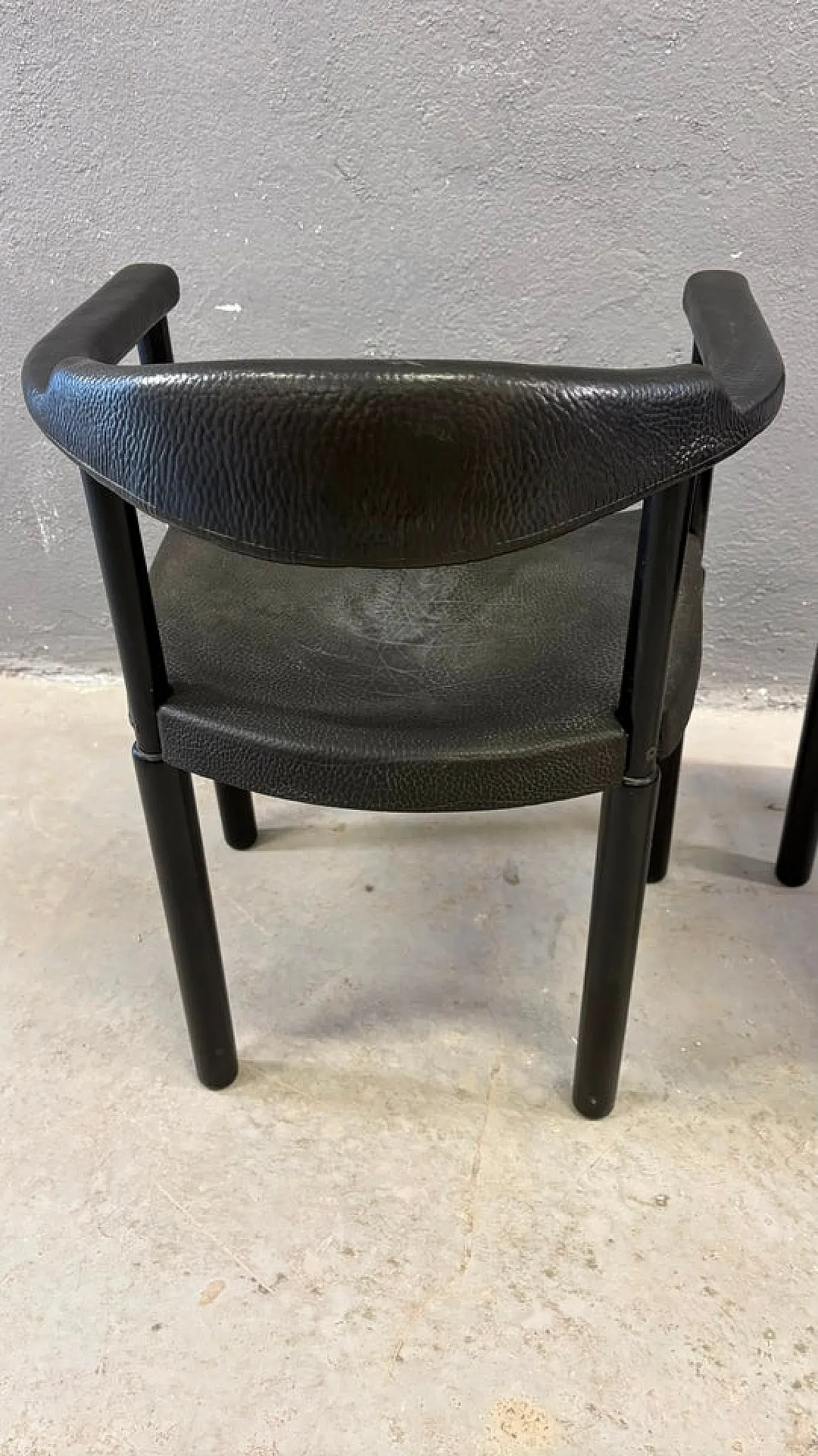 Coppia di poltrone postmoderne nere, plastica stampata, anni '80 7