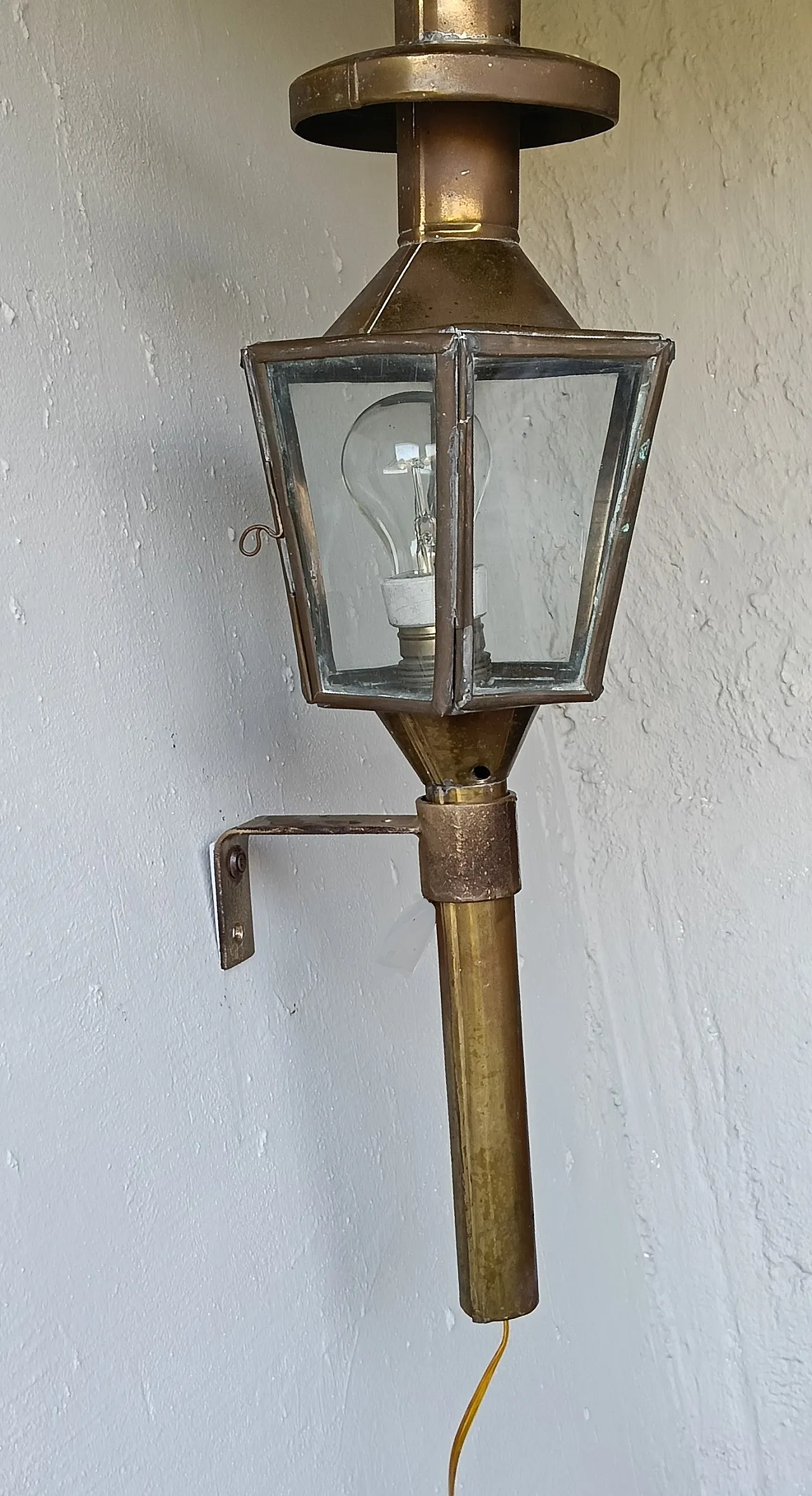 wall sconces, lanterns. 19