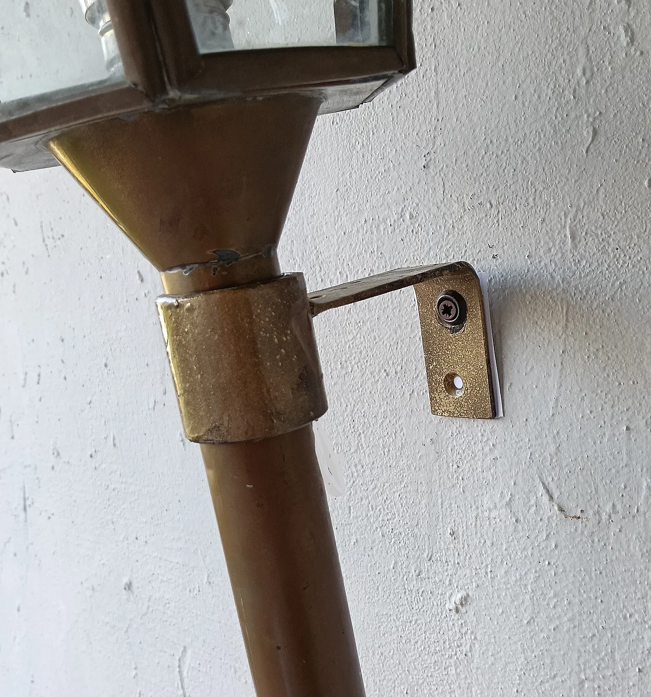 wall sconces, lanterns. 21