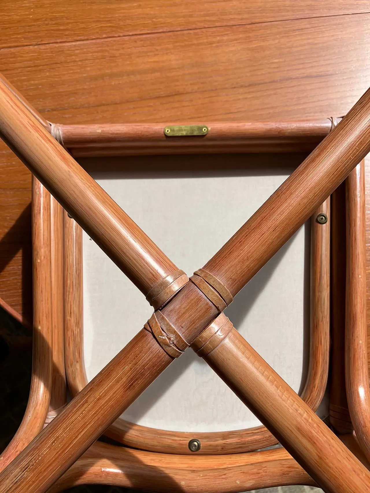 Round extendable table and 4 chairs by Lyda Levi  for McGuire, 80s 2