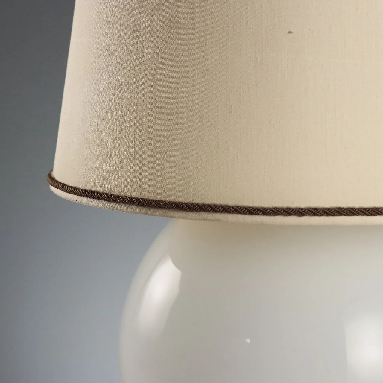 Table lamp in white glass, late 20th century 5