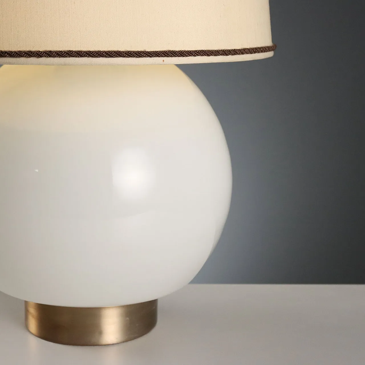 Table lamp in white glass, late 20th century 8