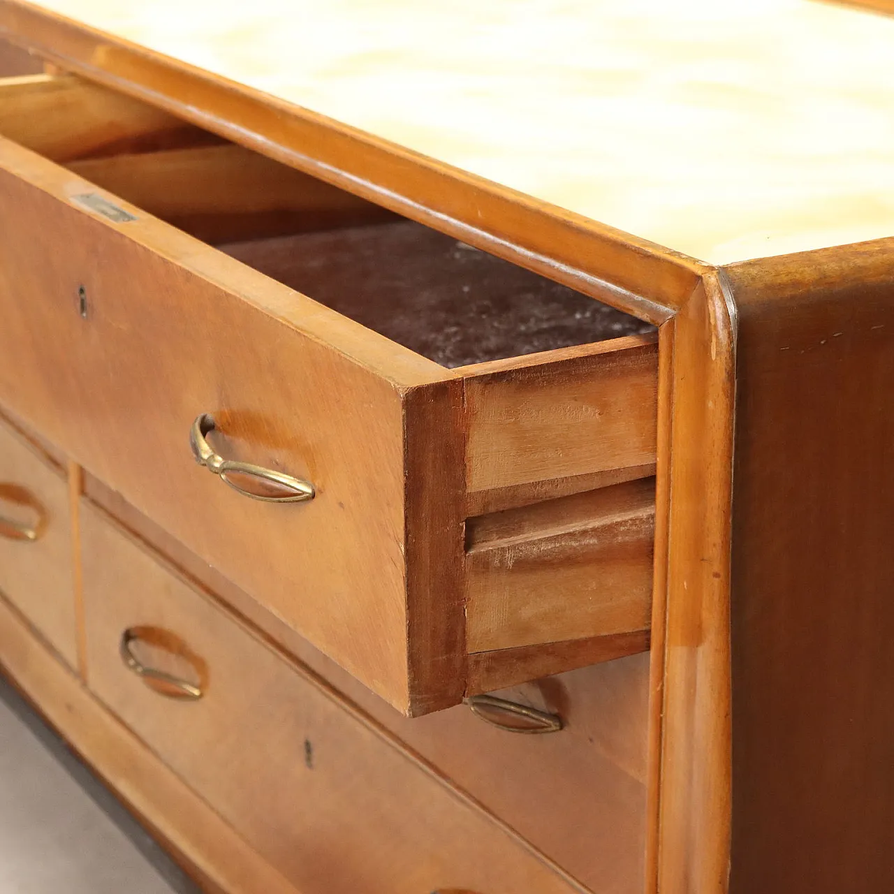 Chest of drawers in mahogany and glass top, mid-20th century 7
