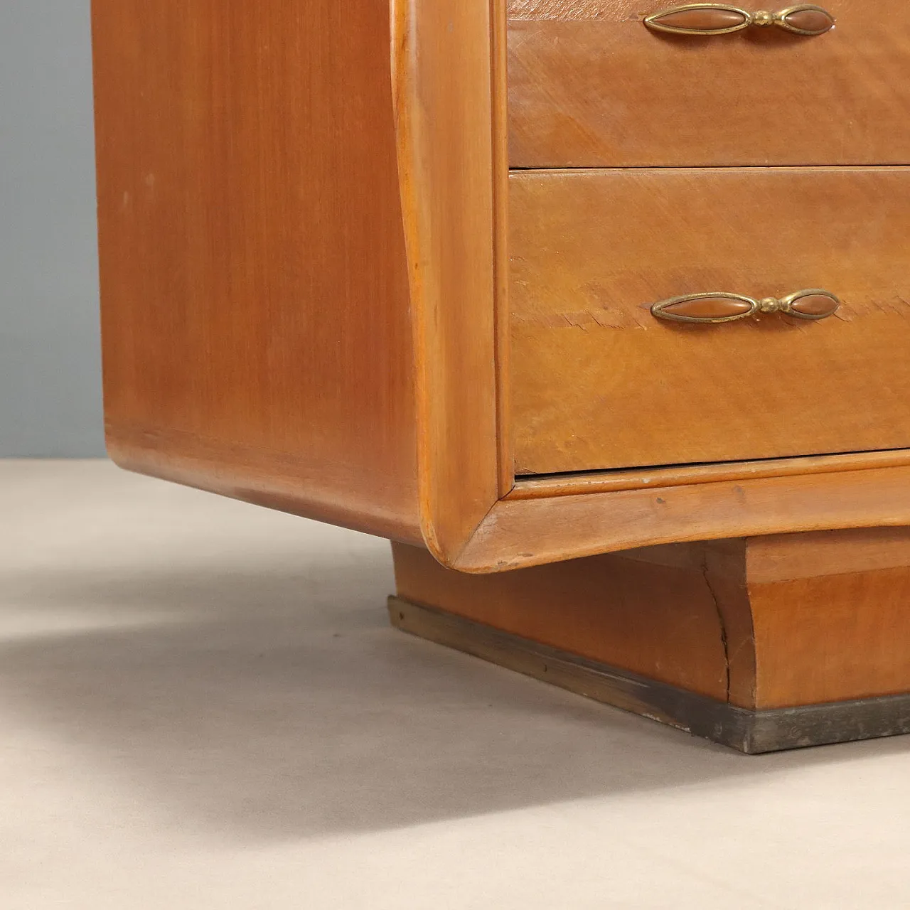 Chest of drawers in mahogany and glass top, mid-20th century 9