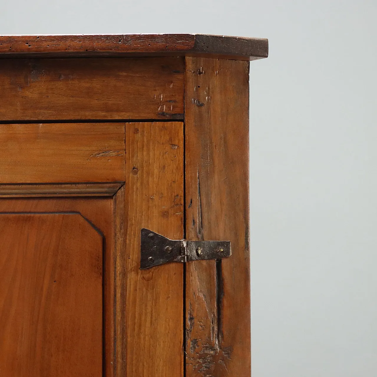 Corner unit in Italian walnut, late 19th century 7