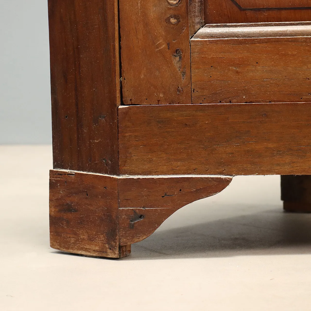 Corner unit in Italian walnut, late 19th century 9