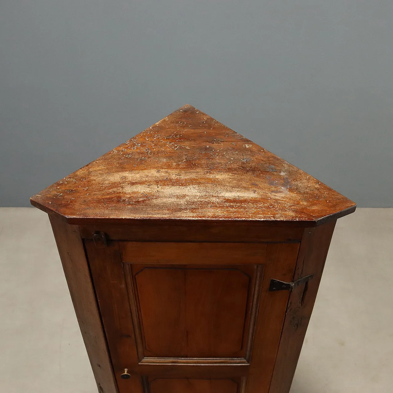 Corner unit in Italian walnut, late 19th century 10