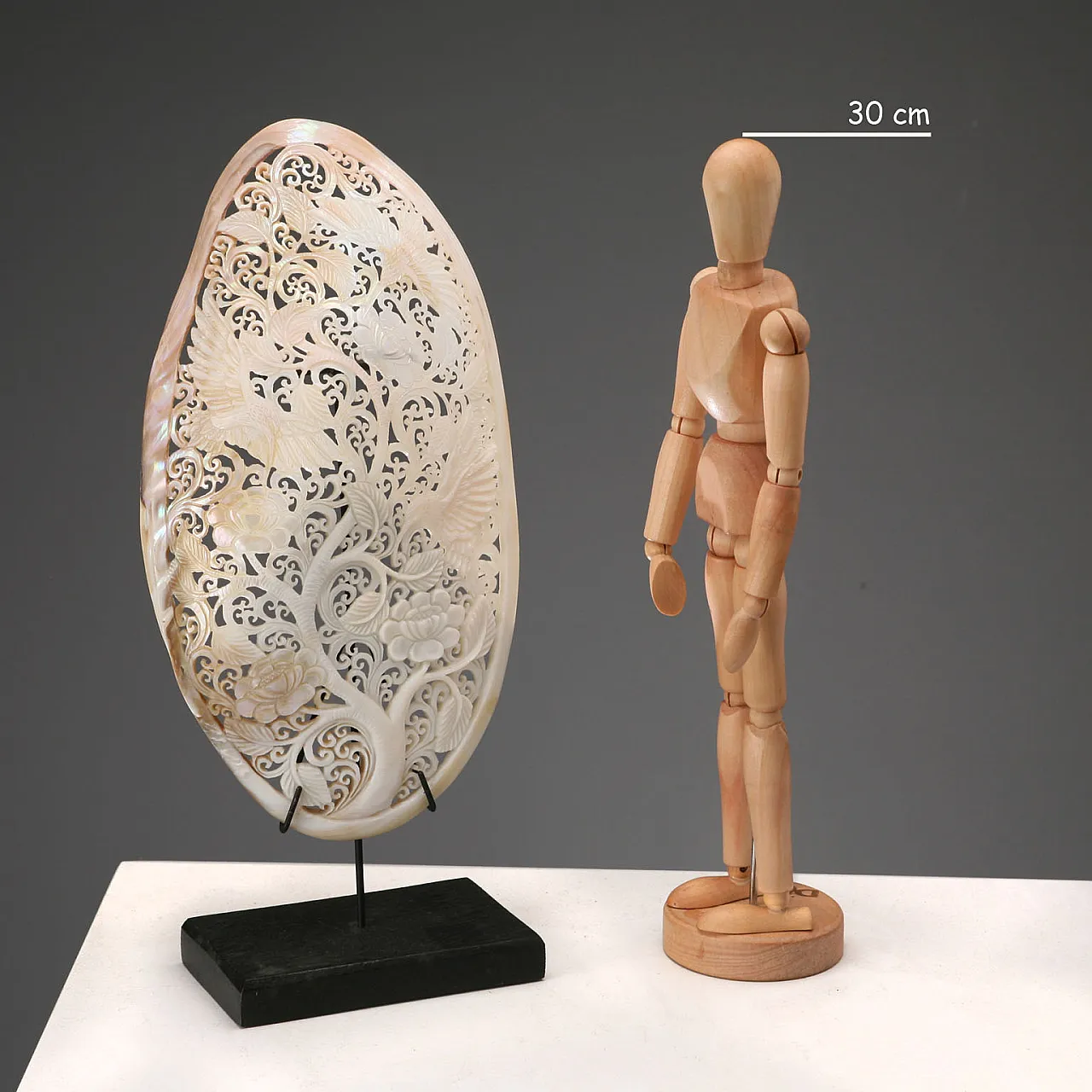Carved and perforated mother-of-pearl shell, 20th century 2
