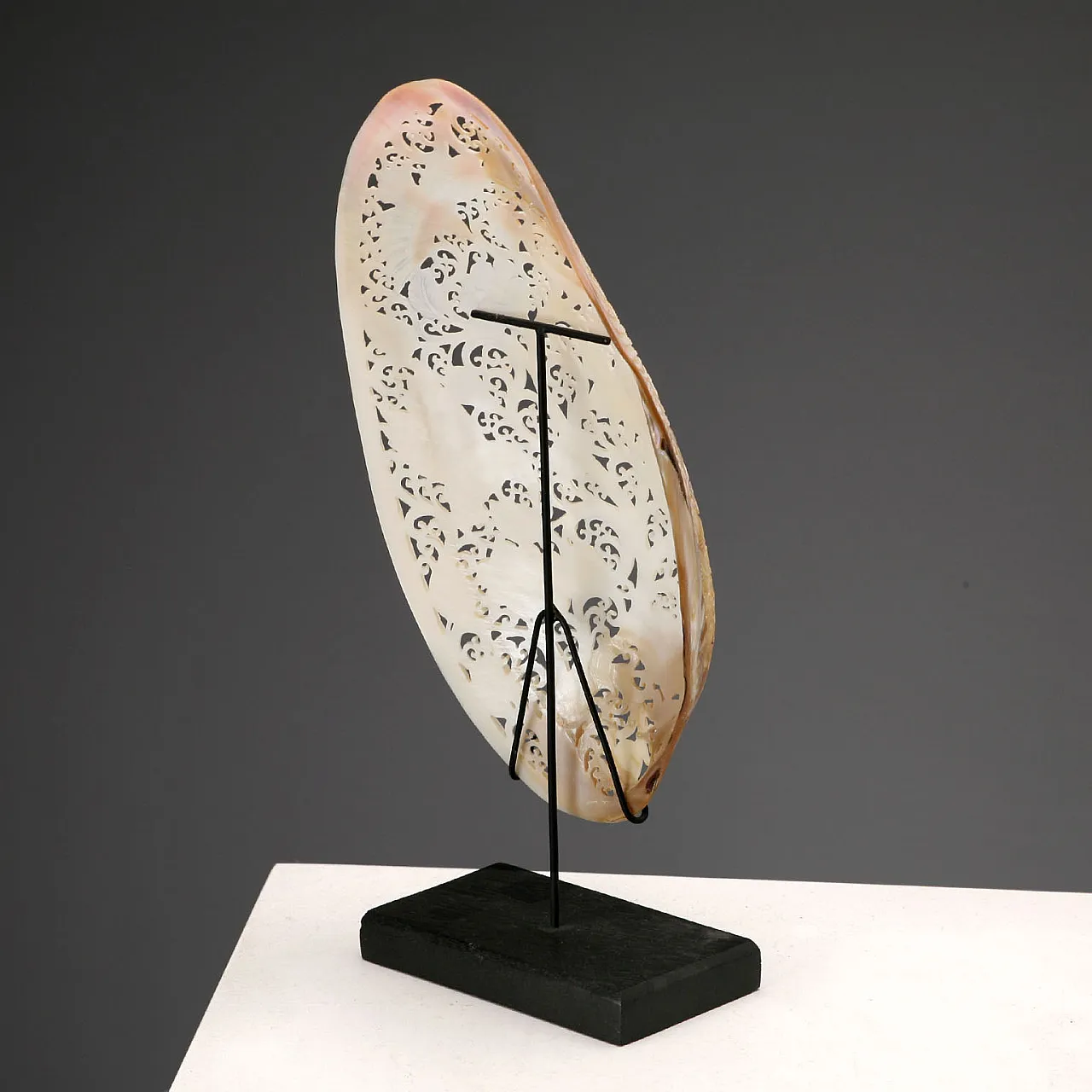 Carved and perforated mother-of-pearl shell, 20th century 3