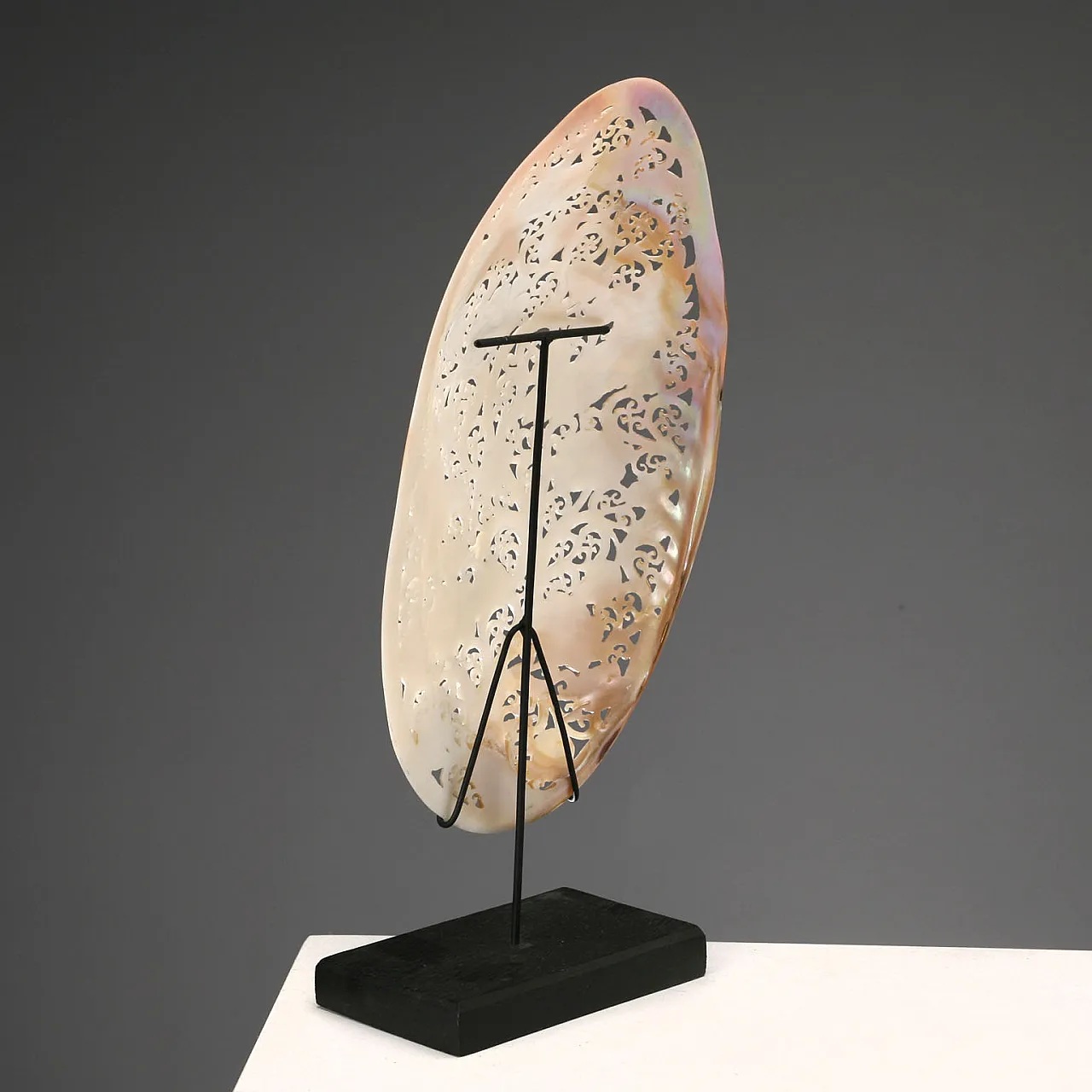 Carved and perforated mother-of-pearl shell, 20th century 9