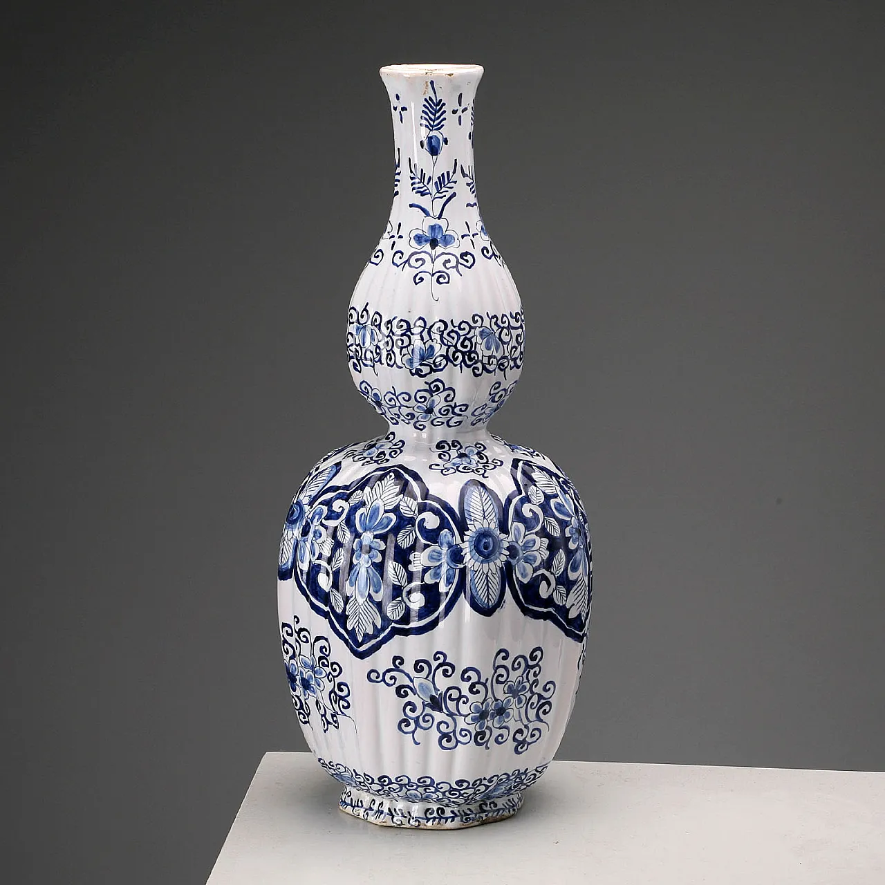Majolica vase, Manufacture of Aprey, 19th century 1