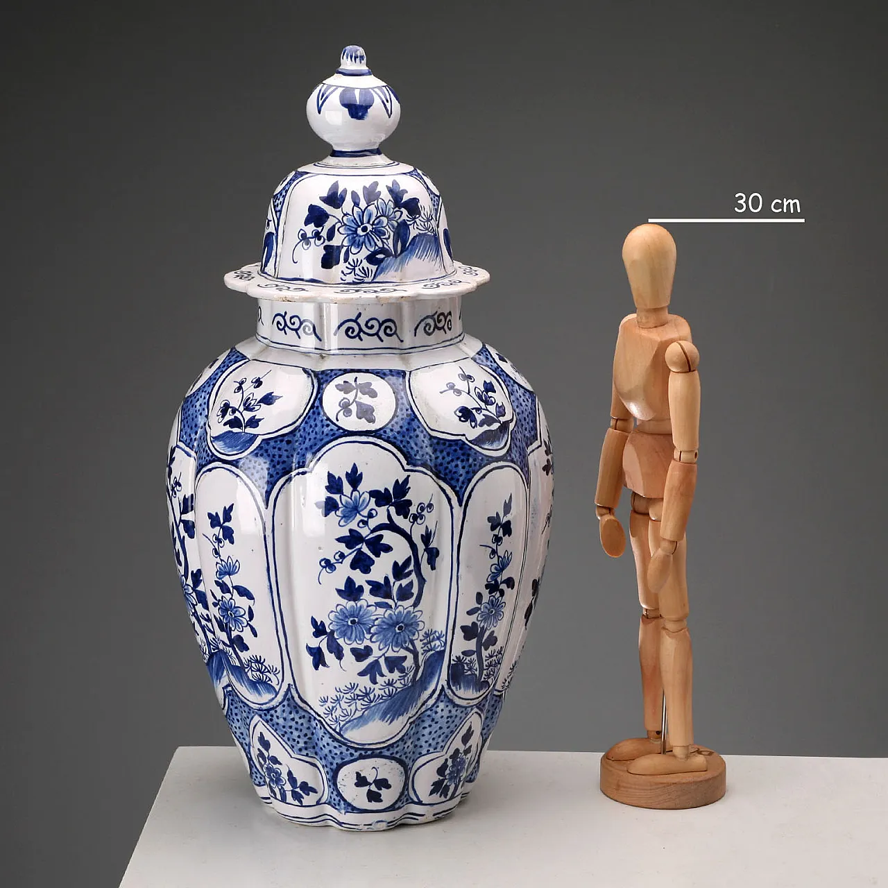 Majolica vase with lid, Aprey manufacture, 19th century 2