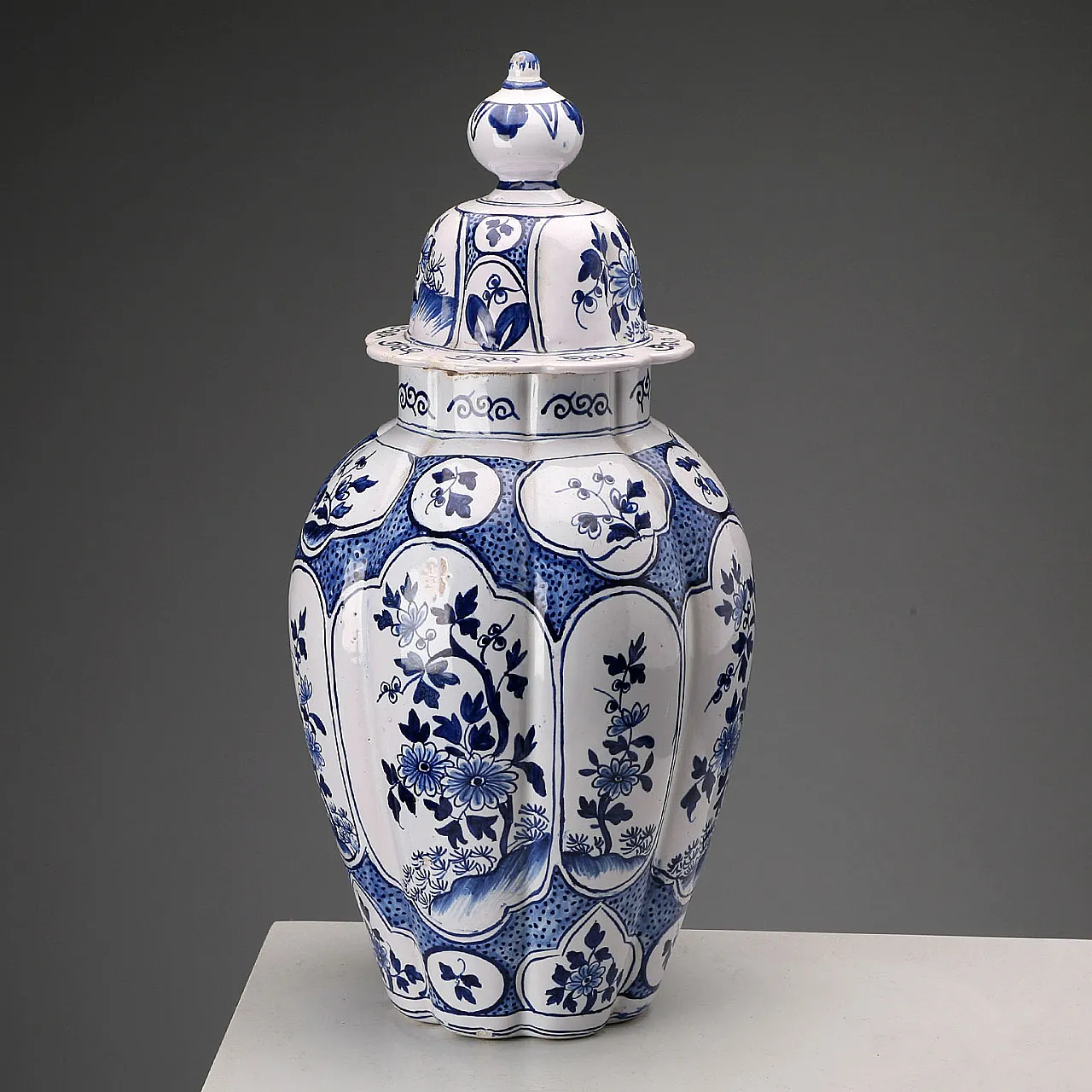 Majolica vase with lid, Aprey manufacture, 19th century 3