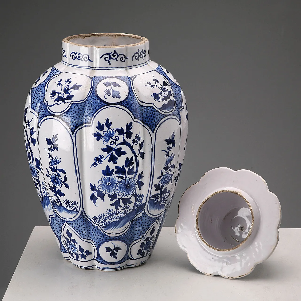 Majolica vase with lid, Aprey manufacture, 19th century 5