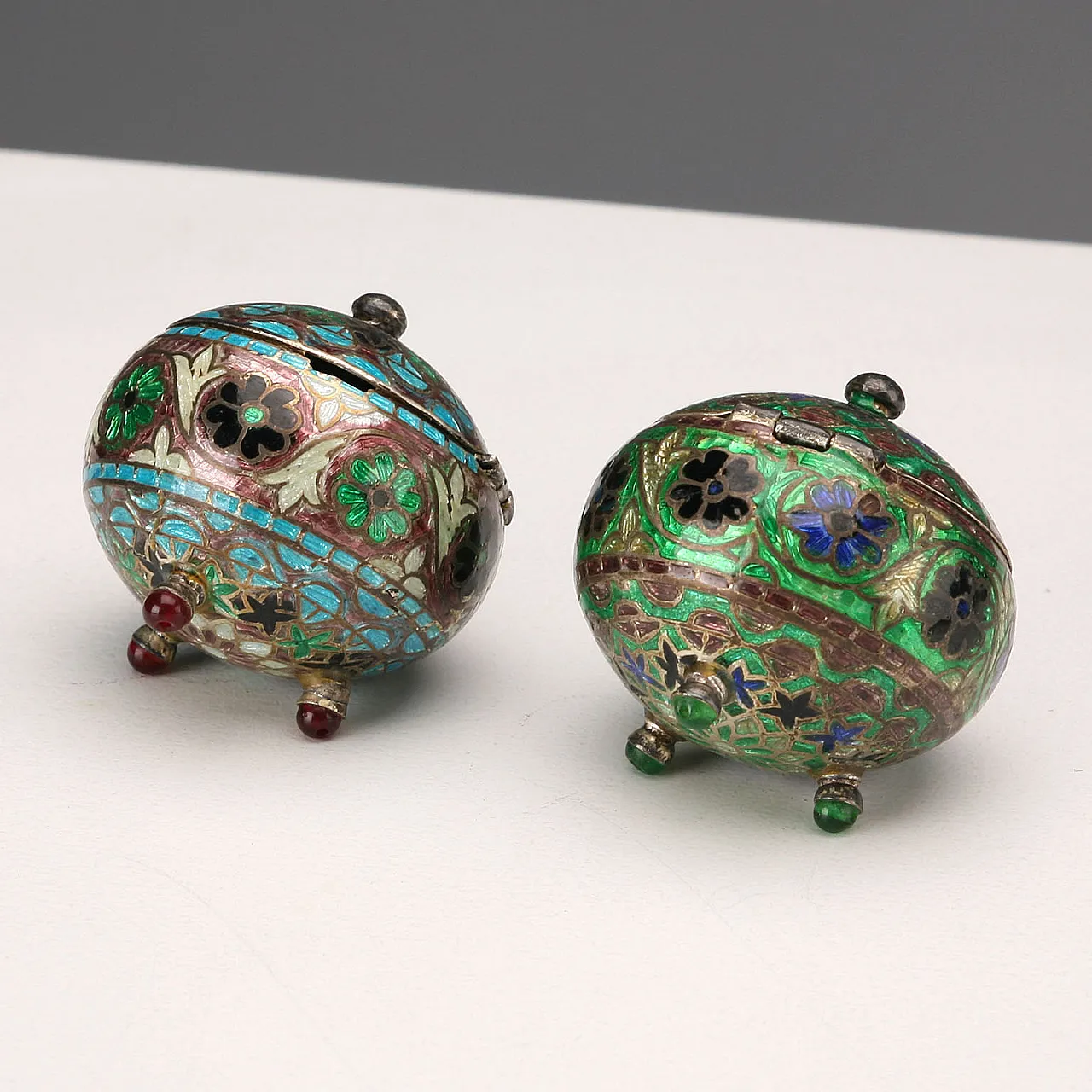 Pair of salt shakers in 925 silver and enamel, 20th century 5