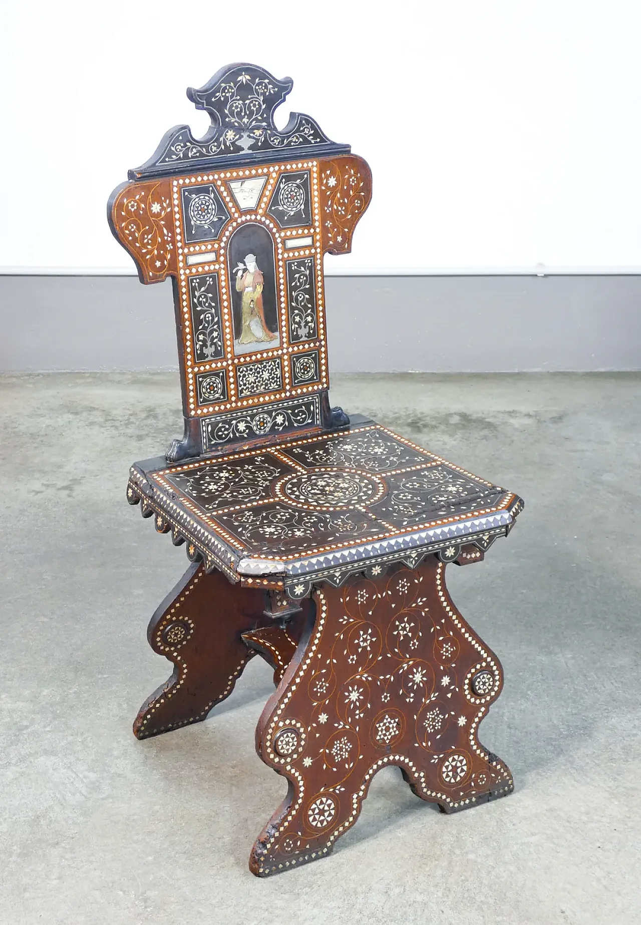 Coppia di sedie di Adriano BRAMBILLA, in legno intarsiato, '800 3