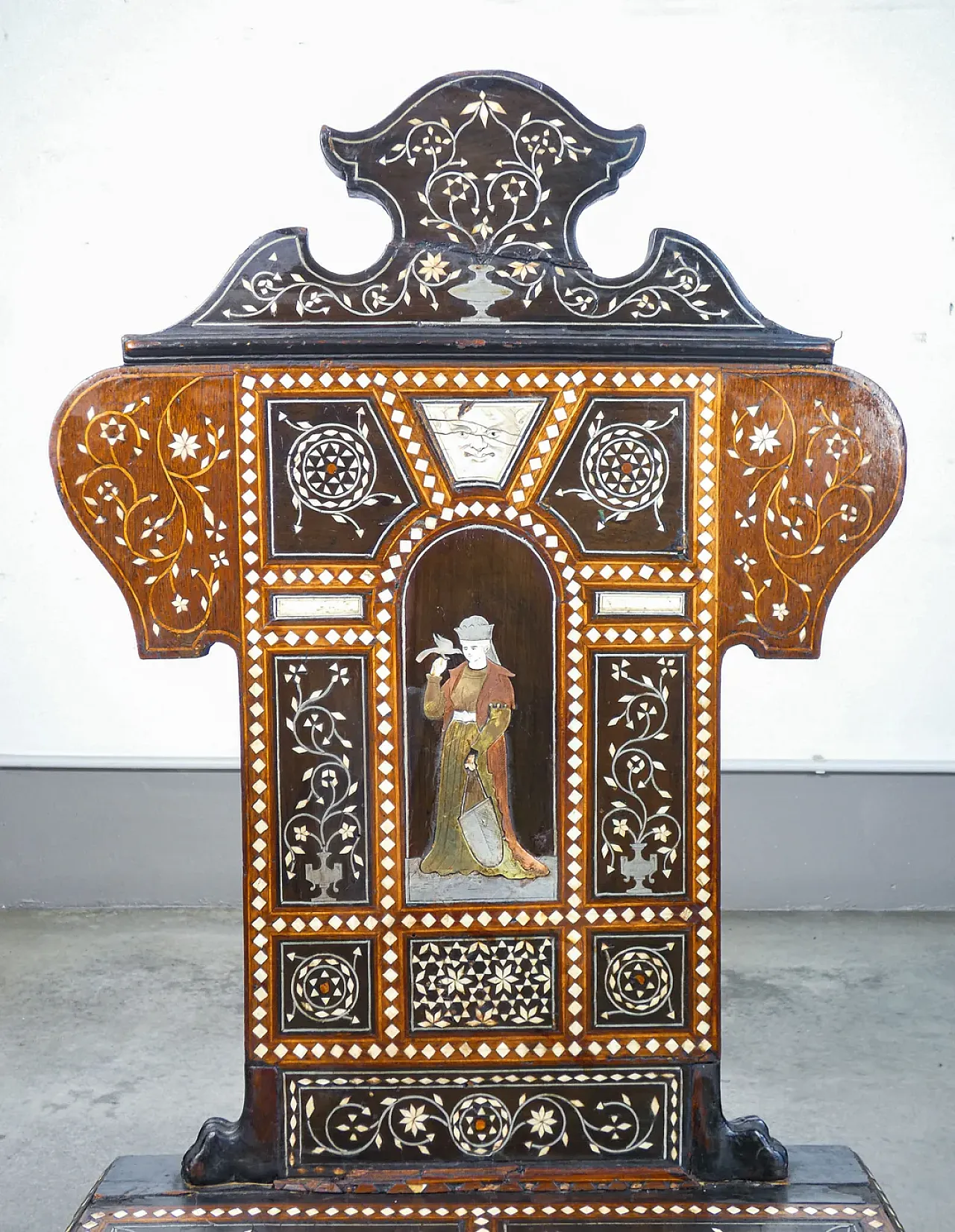 Coppia di sedie di Adriano BRAMBILLA, in legno intarsiato, '800 5
