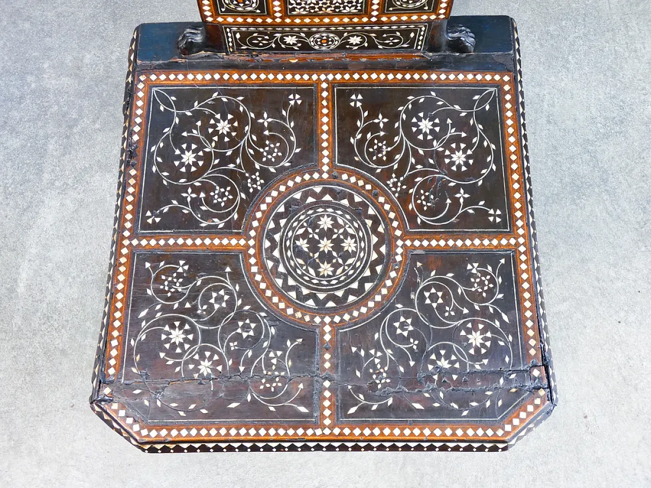 Coppia di sedie di Adriano BRAMBILLA, in legno intarsiato, '800 7