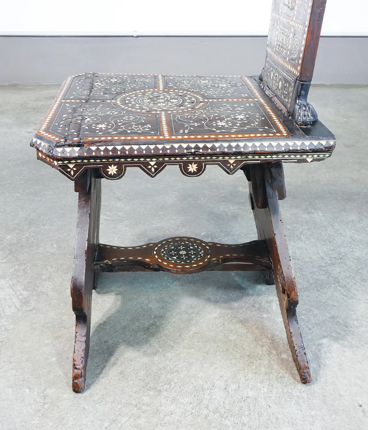 Coppia di sedie di Adriano BRAMBILLA, in legno intarsiato, '800 9